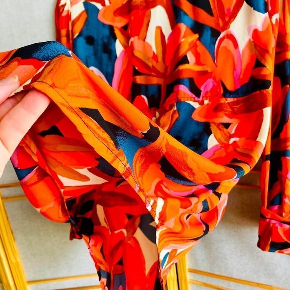 Ultra Lightweight “What to Wear” Orange /Coral/Red/Blue Design Button Down Shirt - Picture 8 of 8